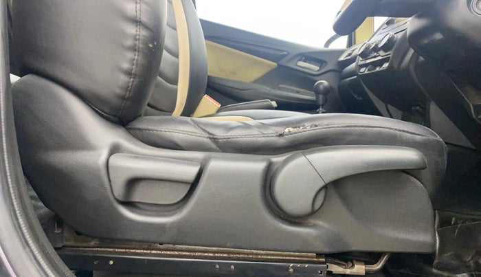 2017 Honda Jazz 1.2L I-VTEC S, Petrol, Manual, 1,24,069 km, Driver Side Adjustment Panel