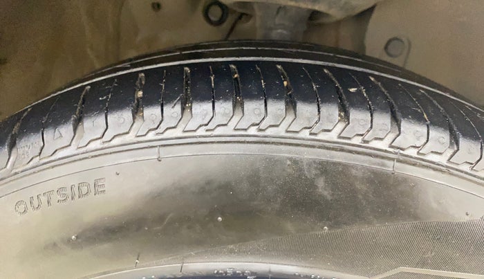 2017 Honda Jazz 1.2L I-VTEC S, Petrol, Manual, 1,24,069 km, Right Front Tyre Tread