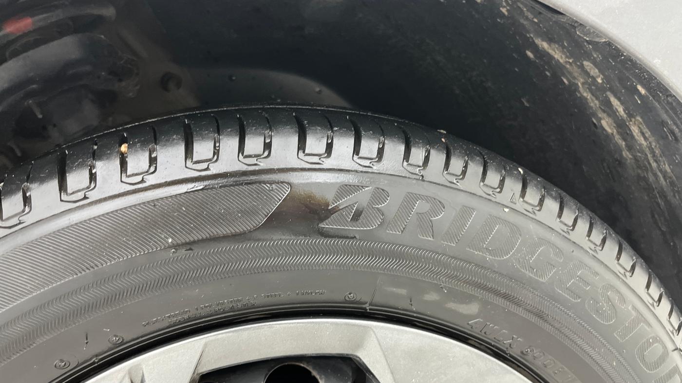 2022 Hyundai NEW I20 MAGNA 1.2 MT, Petrol, Manual, 33,730 km, Right Front Tyre Tread