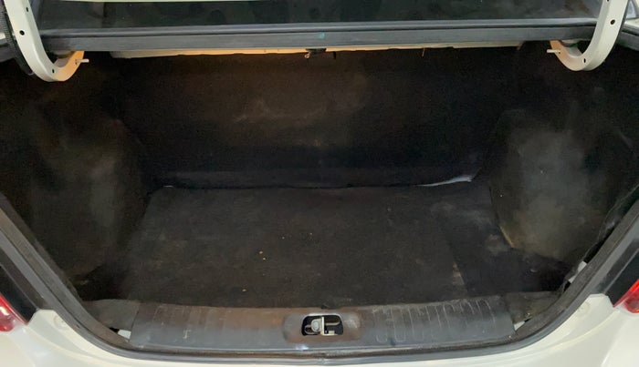 2016 Maruti Swift Dzire LXI (O), Petrol, Manual, 81,807 km, Boot Inside