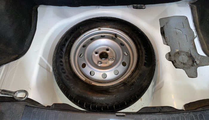 2016 Maruti Swift Dzire LXI (O), Petrol, Manual, 81,807 km, Spare Tyre