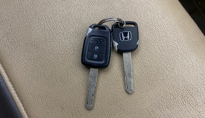 2015 Honda City 1.5L I-VTEC SV, Petrol, Manual, 1,32,590 km, Key Close Up