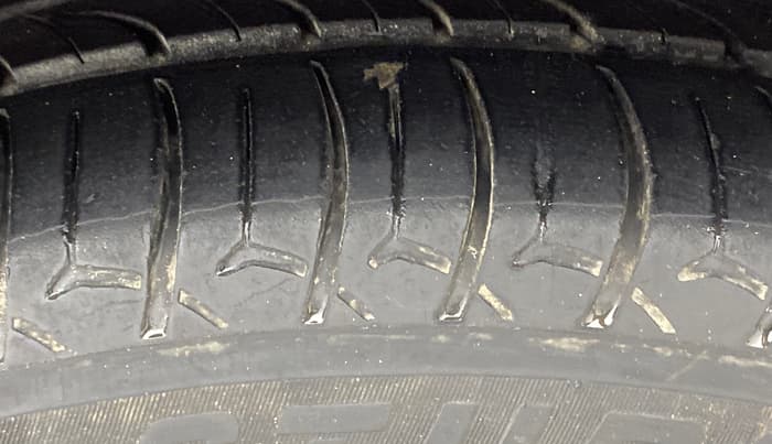 2015 Honda City 1.5L I-VTEC SV, Petrol, Manual, 1,32,590 km, Right Front Tyre Tread