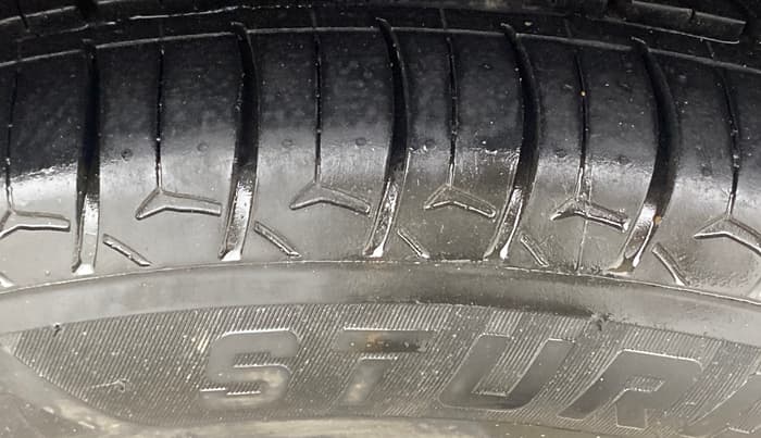 2015 Honda City 1.5L I-VTEC SV, Petrol, Manual, 1,32,590 km, Left Rear Tyre Tread