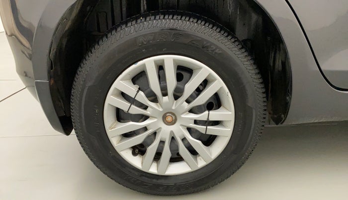 2016 Maruti Swift VXI, Petrol, Manual, 38,973 km, Right Rear Wheel