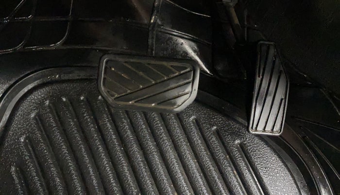 2018 Maruti Swift ZDI AMT, Diesel, Automatic, 1,11,240 km, Pedals