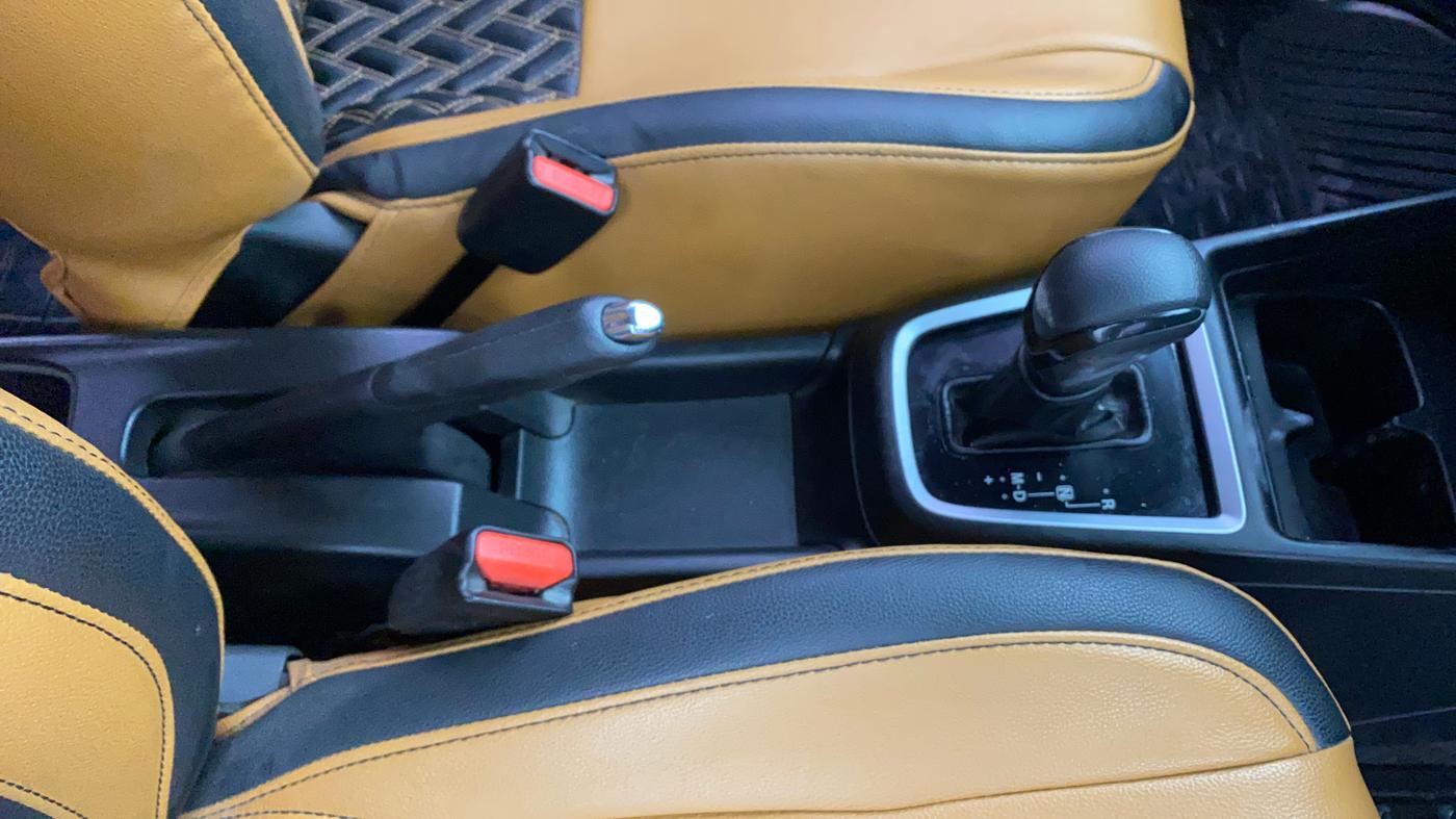 2018 Maruti Swift ZDI AMT, Diesel, Automatic, 1,11,240 km, Gear Lever