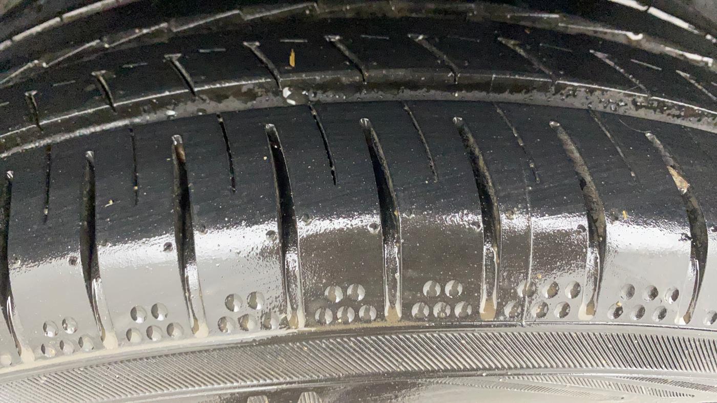 2018 Maruti Swift ZDI AMT, Diesel, Automatic, 1,11,240 km, Left Rear Tyre Tread
