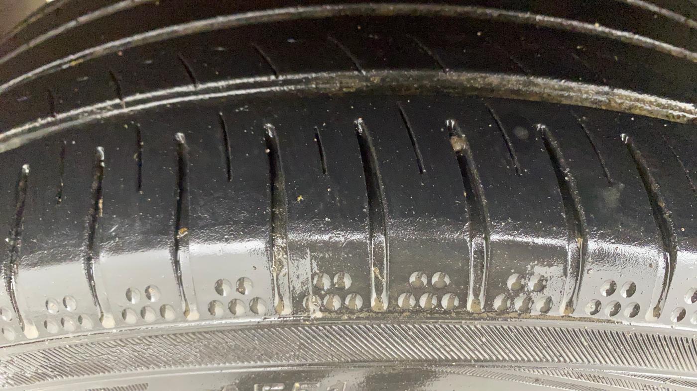 2018 Maruti Swift ZDI AMT, Diesel, Automatic, 1,11,240 km, Left Front Tyre Tread