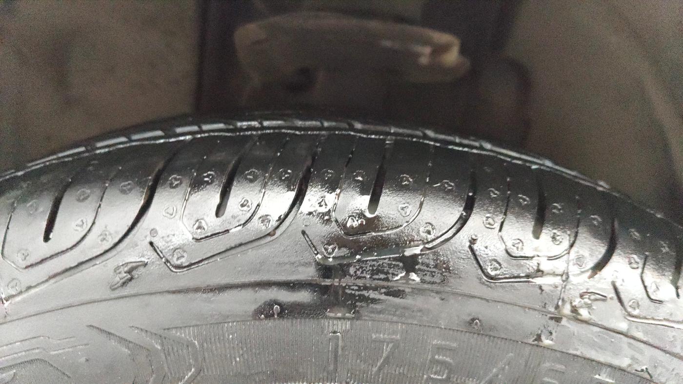 2018 Tata Tiago XT PETROL, Petrol, Manual, 21,996 km, Left Front Tyre Tread
