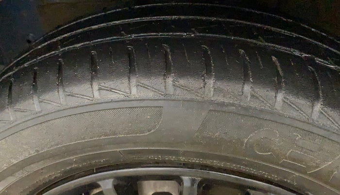 2021 Renault Kwid CLIMBER 1.0 (O), Petrol, Manual, 39,399 km, Left Front Tyre Tread