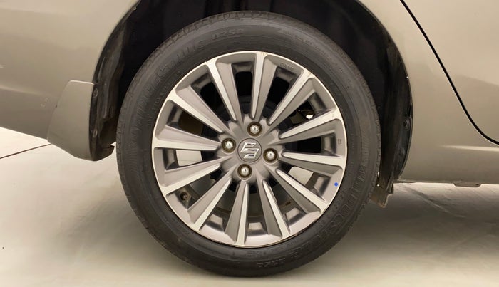 2019 Maruti Ciaz ALPHA DIESEL 1.5, Diesel, Manual, 1,22,864 km, Right Rear Wheel