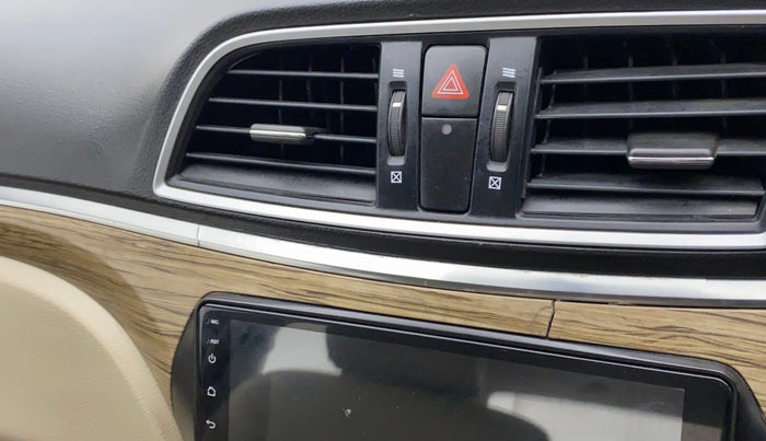 2019 Maruti Ciaz ALPHA DIESEL 1.5, Diesel, Manual, 1,22,864 km, Flooring - Central console trim minor damage