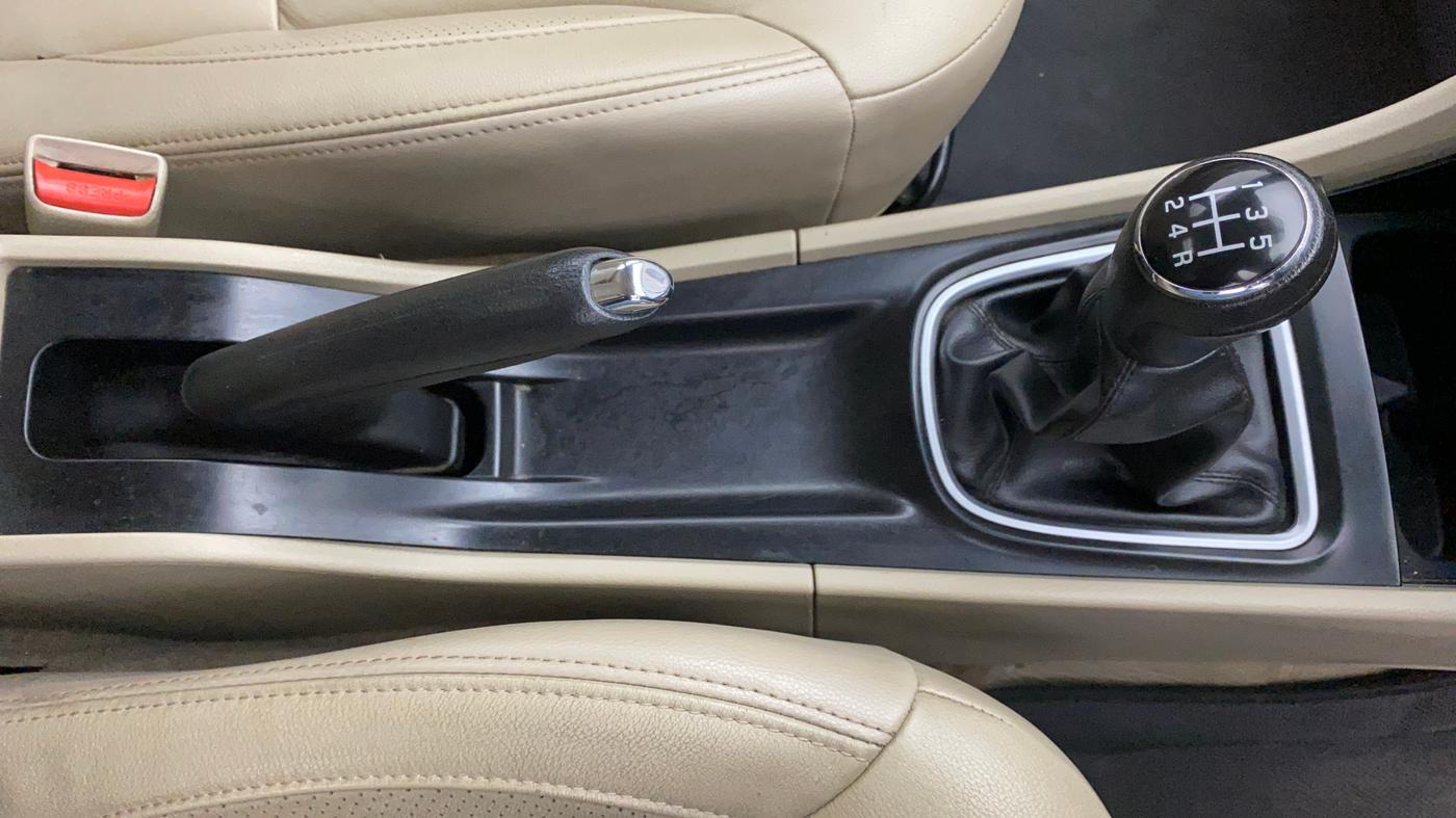 2019 Maruti Ciaz ALPHA DIESEL 1.5, Diesel, Manual, 1,22,864 km, Gear Lever