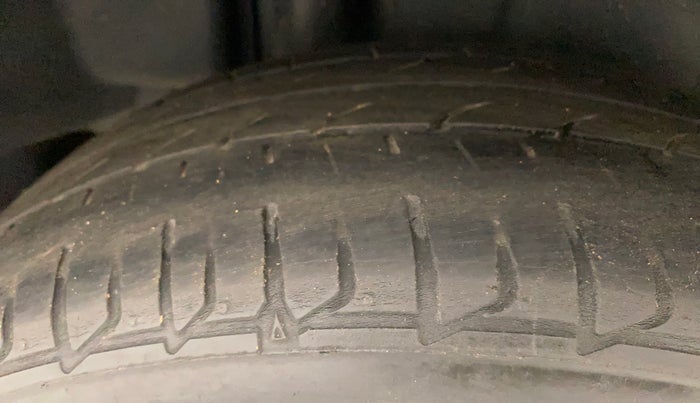 2019 Maruti Ciaz ALPHA DIESEL 1.5, Diesel, Manual, 1,22,864 km, Right Rear Tyre Tread