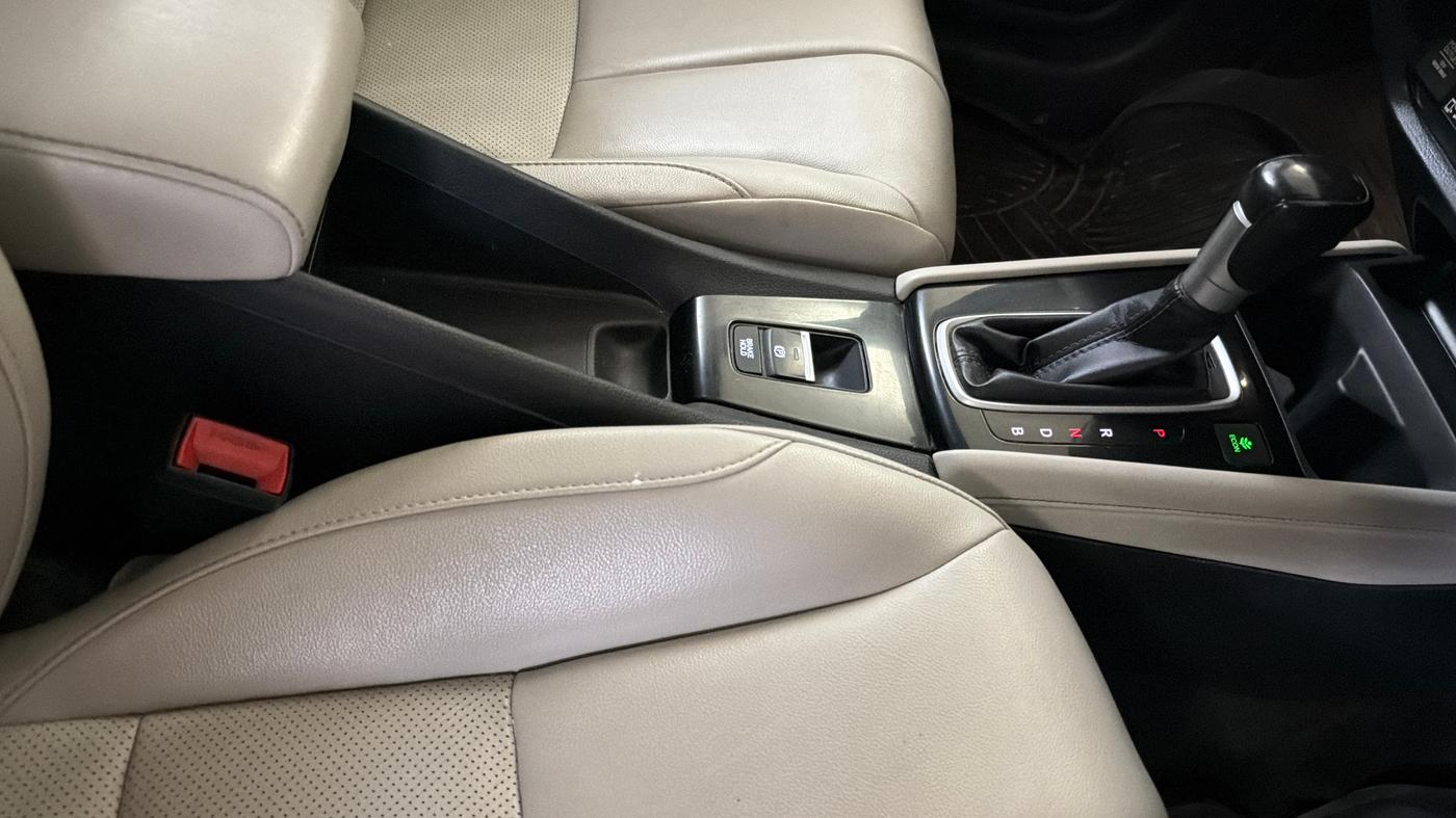 2022 Honda City ZX HYBRID, Hybrid, Automatic, 98,804 km, Gear Lever