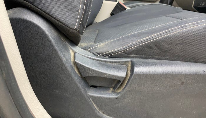 2021 Mahindra XUV300 W6 1.5 Diesel, Diesel, Manual, 62,329 km, Driver Side Adjustment Panel