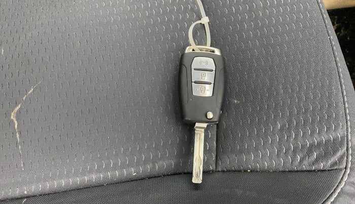 2021 Mahindra XUV300 W6 1.5 Diesel, Diesel, Manual, 62,329 km, Key Close Up