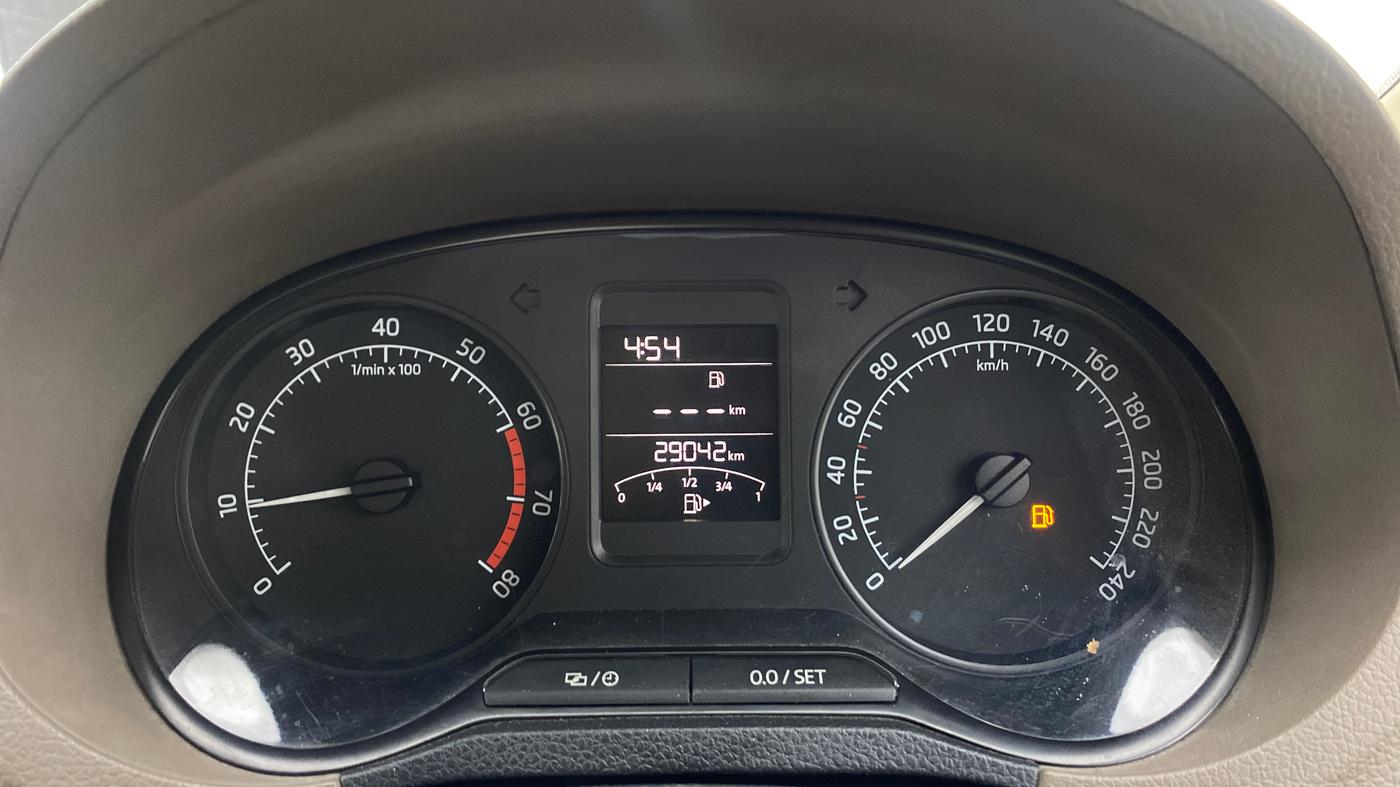 2015 Skoda Rapid AMBITION 1.6 MPI MT, Petrol, Manual, 29,042 km, Odometer Image