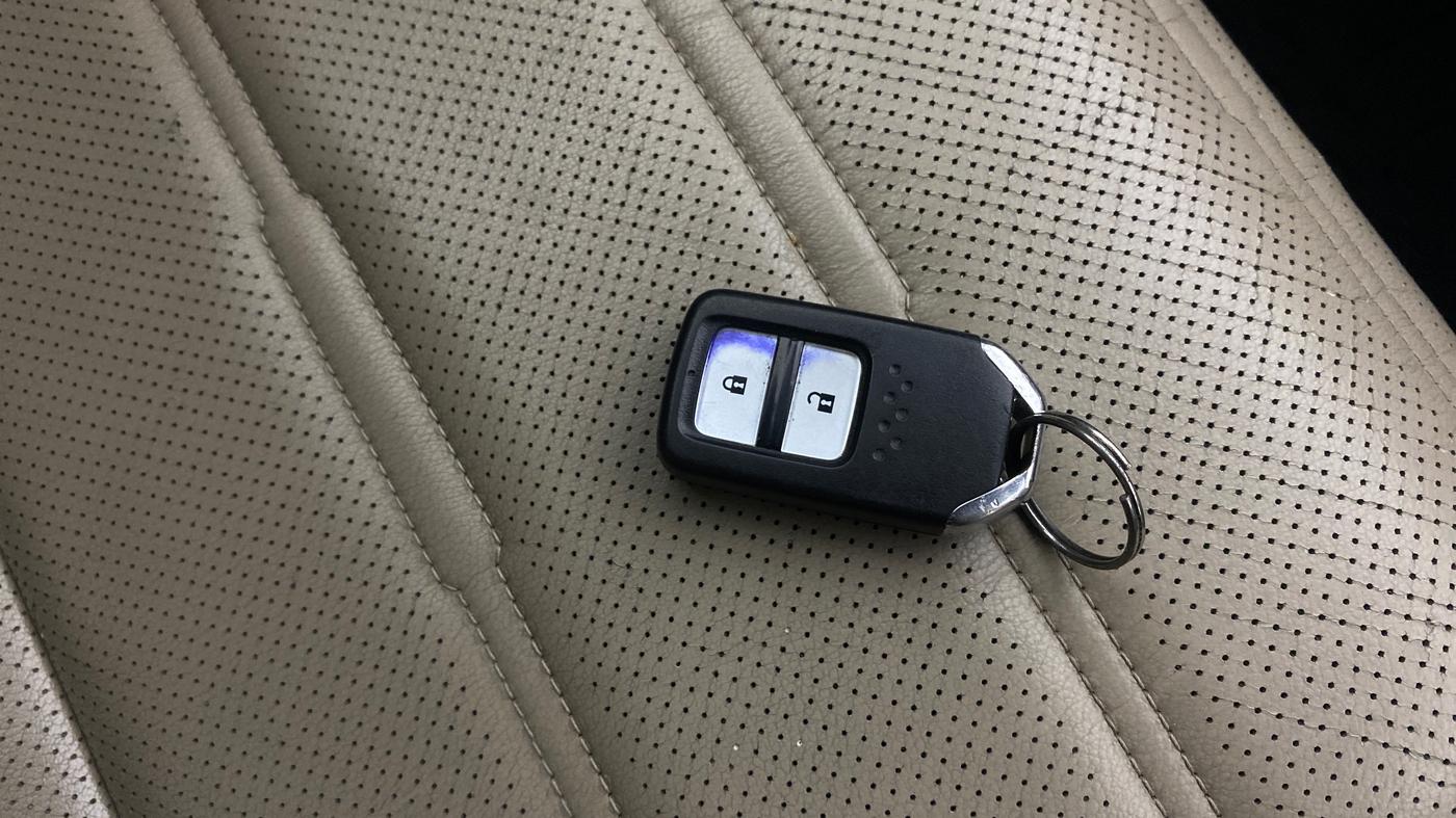 2019 Honda CRV 1.6L I-DTEC AWD AT, Diesel, Automatic, 1,12,929 km, Key Close Up