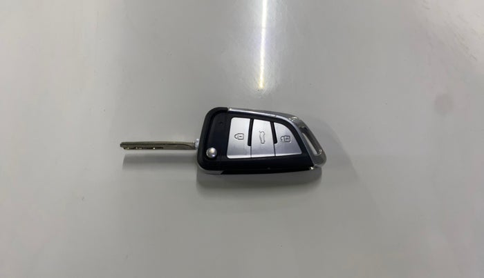 2017 Hyundai Verna 1.6 CRDI SX, Diesel, Manual, 1,00,677 km, Key Close Up