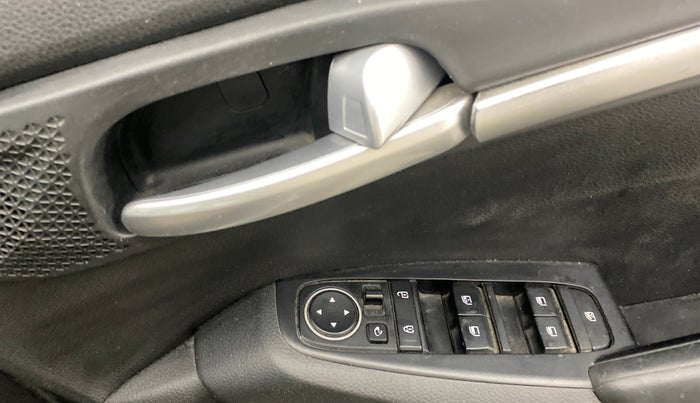 2021 KIA SELTOS HTK PLUS 1.5 DIESEL, Diesel, Manual, 1,20,355 km, Driver Side Door Panels Control