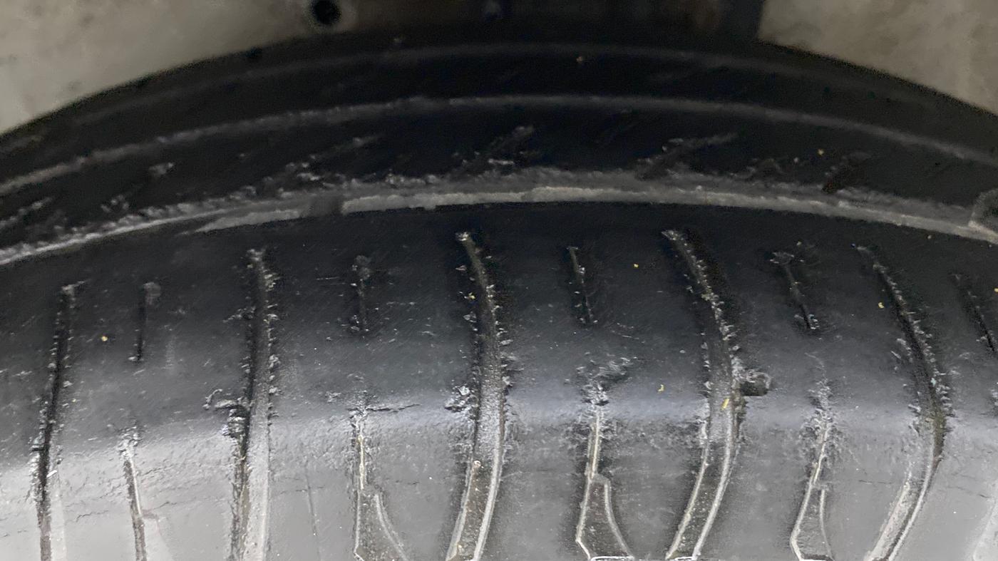 2015 Maruti Celerio VXI AMT, Petrol, Automatic, 85,354 km, Left Front Tyre Tread