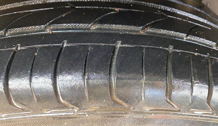2016 Tata Tiago XZ PETROL, Petrol, Manual, 65,373 km, Right Rear Tyre Tread