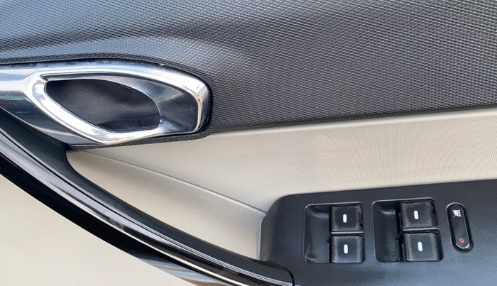 2016 Tata Tiago XZ PETROL, Petrol, Manual, 65,373 km, Driver Side Door Panels Control
