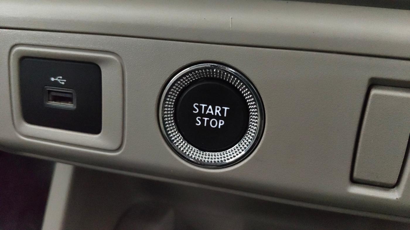 2025 Renault TRIBER Emotion EASY-R AMT, Petrol, Automatic, 9,288 km, Keyless Start/ Stop Button