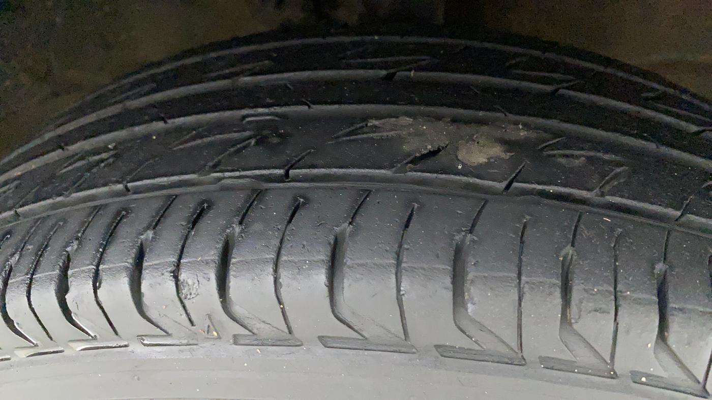 2010 Maruti Wagon R 1.0 VXI, Petrol, Manual, 80,459 km, Right Front Tyre Tread