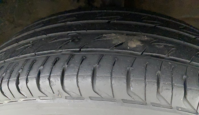 2010 Maruti Wagon R 1.0 VXI, Petrol, Manual, 80,459 km, Right Front Tyre Tread