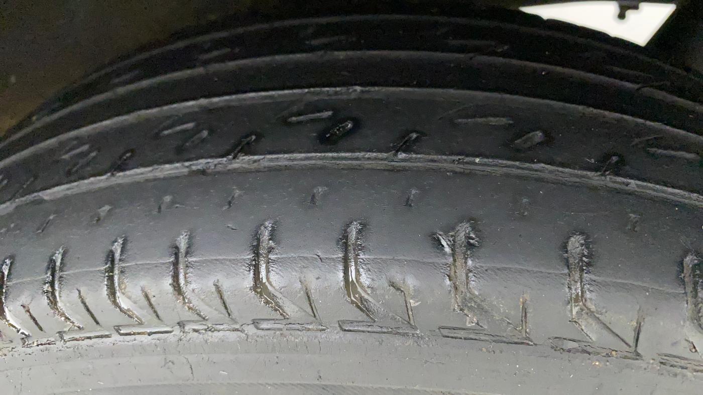 2010 Maruti Wagon R 1.0 VXI, Petrol, Manual, 80,459 km, Left Rear Tyre Tread