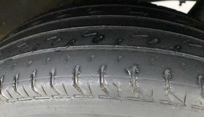 2010 Maruti Wagon R 1.0 VXI, Petrol, Manual, 80,459 km, Left Rear Tyre Tread