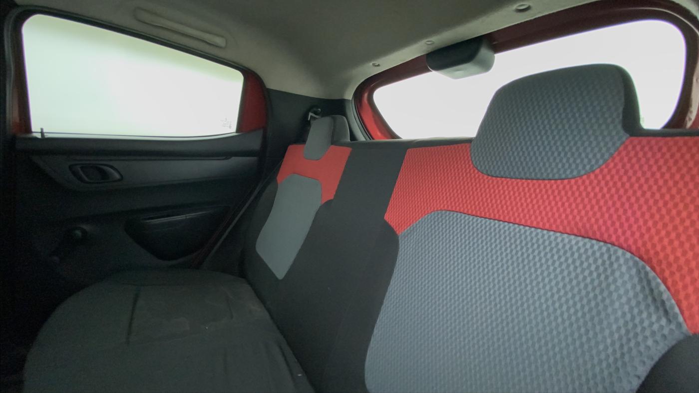 2018 Renault Kwid 1.0 RXT Opt, Petrol, Manual, 71,630 km, Right Side Door Cabin View