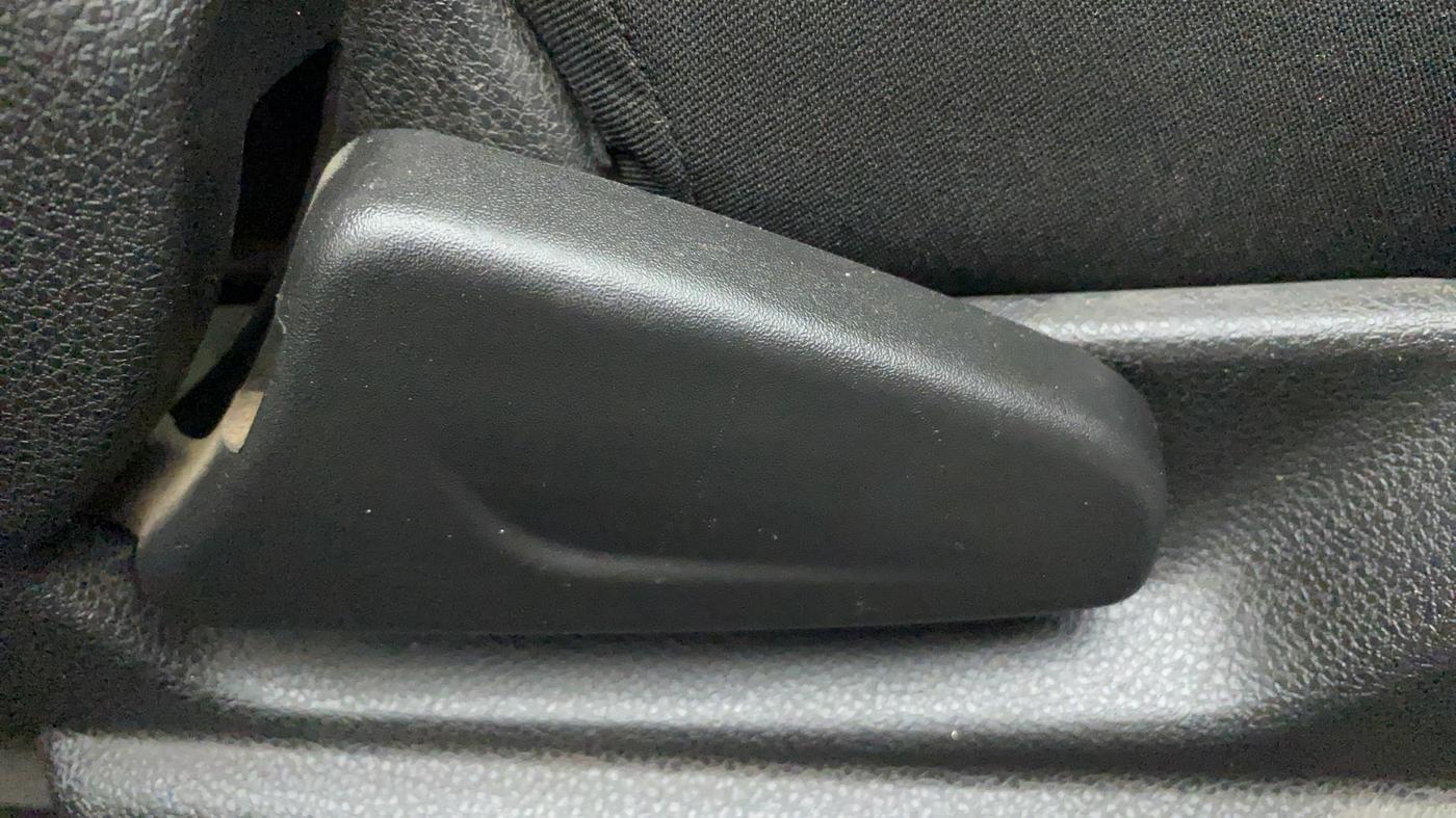2018 Renault Kwid 1.0 RXT Opt, Petrol, Manual, 71,630 km, Driver Side Adjustment Panel
