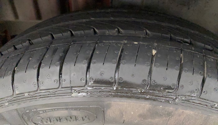 2013 Maruti Swift ZXI, Petrol, Manual, 85,362 km, Right Rear Tyre Tread