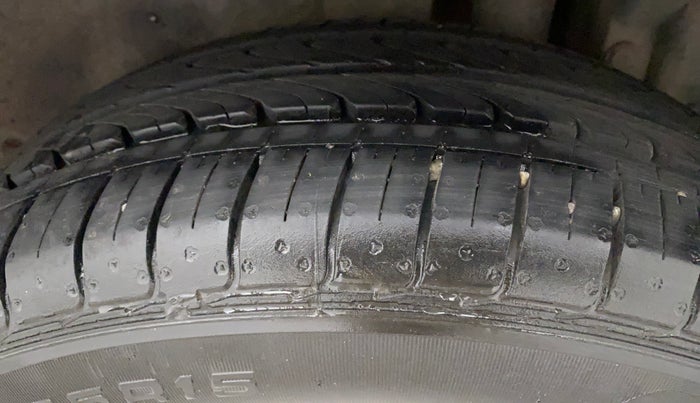 2013 Maruti Swift ZXI, Petrol, Manual, 85,362 km, Left Rear Tyre Tread