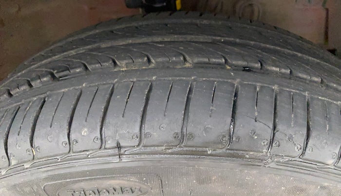2013 Maruti Swift ZXI, Petrol, Manual, 85,362 km, Right Front Tyre Tread