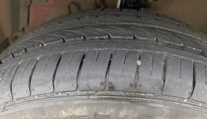 2013 Maruti Swift ZXI, Petrol, Manual, 85,362 km, Left Front Tyre Tread