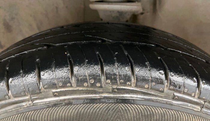 2016 Maruti Alto 800 LXI, Petrol, Manual, 52,060 km, Left Front Tyre Tread