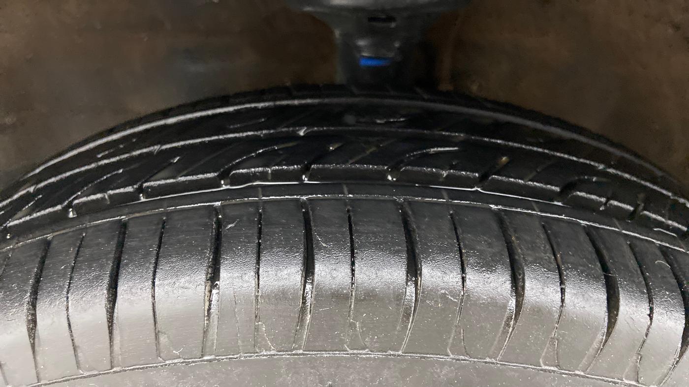 2013 Maruti Wagon R 1.0 VXI, Petrol, Manual, 89,791 km, Left Front Tyre Tread