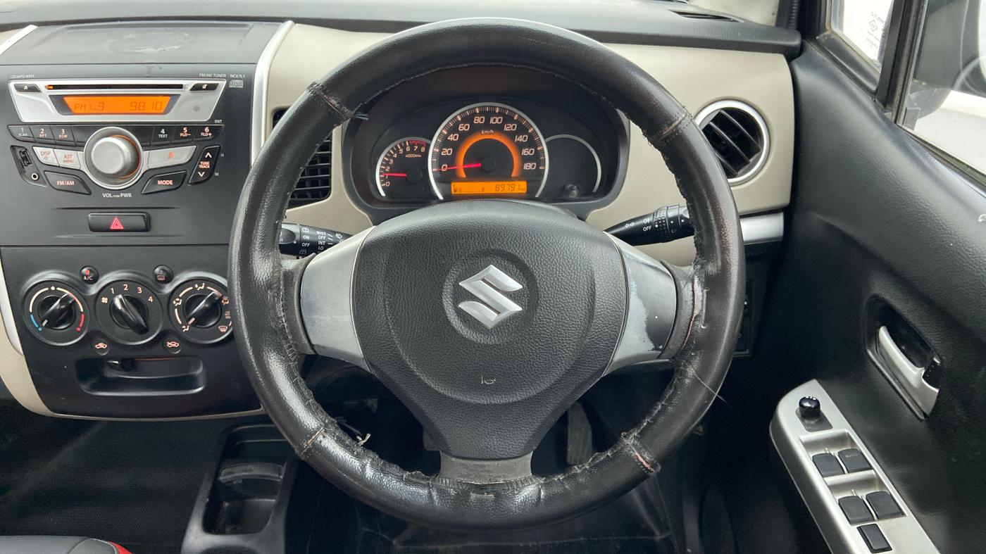 2013 Maruti Wagon R 1.0 VXI, Petrol, Manual, 89,791 km, Steering Wheel Close Up