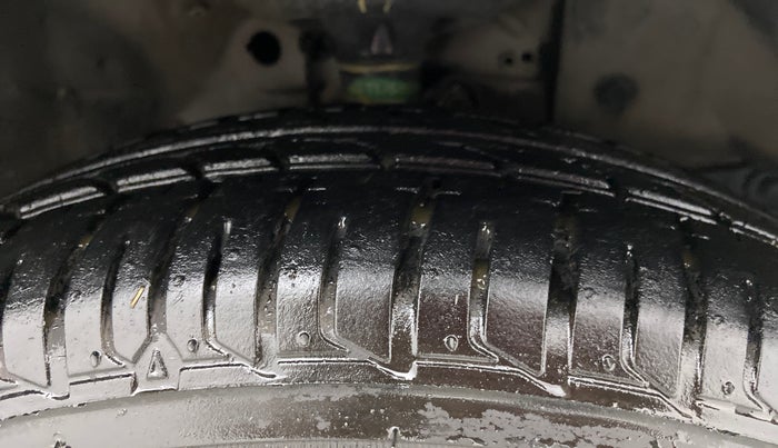 2017 Honda Brio S MT, Petrol, Manual, 32,948 km, Right Front Tyre Tread