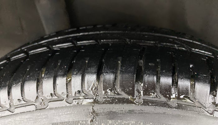 2017 Honda Brio S MT, Petrol, Manual, 32,948 km, Right Rear Tyre Tread