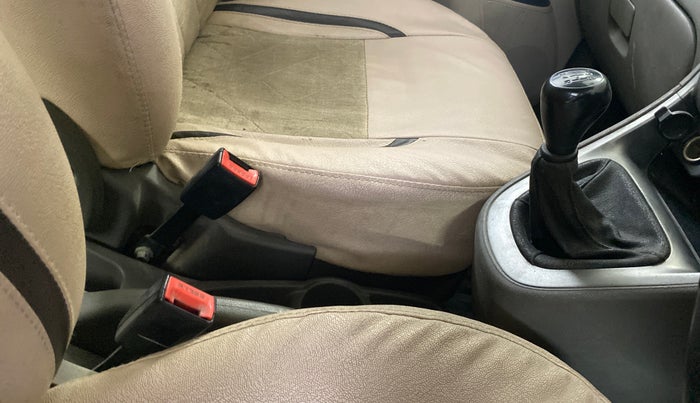 2016 Hyundai i10 SPORTZ 1.1, CNG, Manual, 64,201 km, Gear Lever