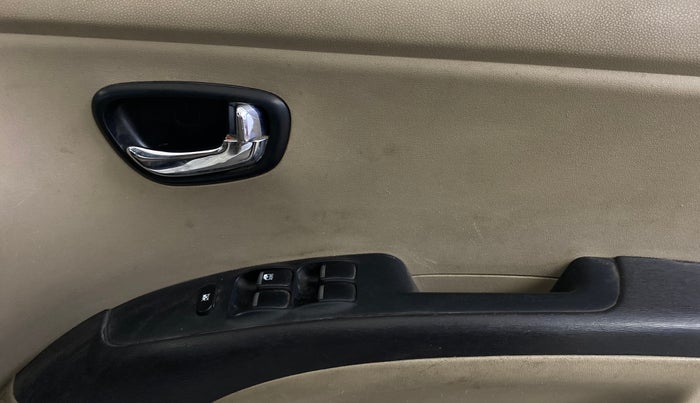 2016 Hyundai i10 SPORTZ 1.1, CNG, Manual, 64,201 km, Driver Side Door Panels Control