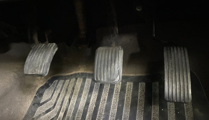 2016 Hyundai i10 SPORTZ 1.1, CNG, Manual, 64,201 km, Pedals