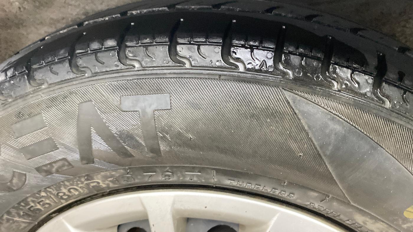 2016 Hyundai i10 SPORTZ 1.1, CNG, Manual, 64,201 km, Left Rear Tyre Tread
