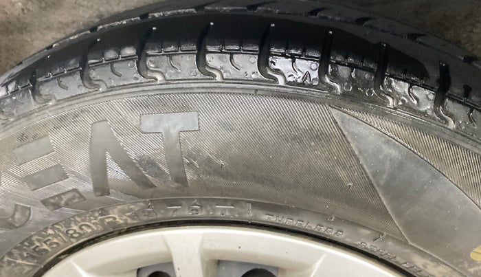 2016 Hyundai i10 SPORTZ 1.1, CNG, Manual, 64,201 km, Left Rear Tyre Tread